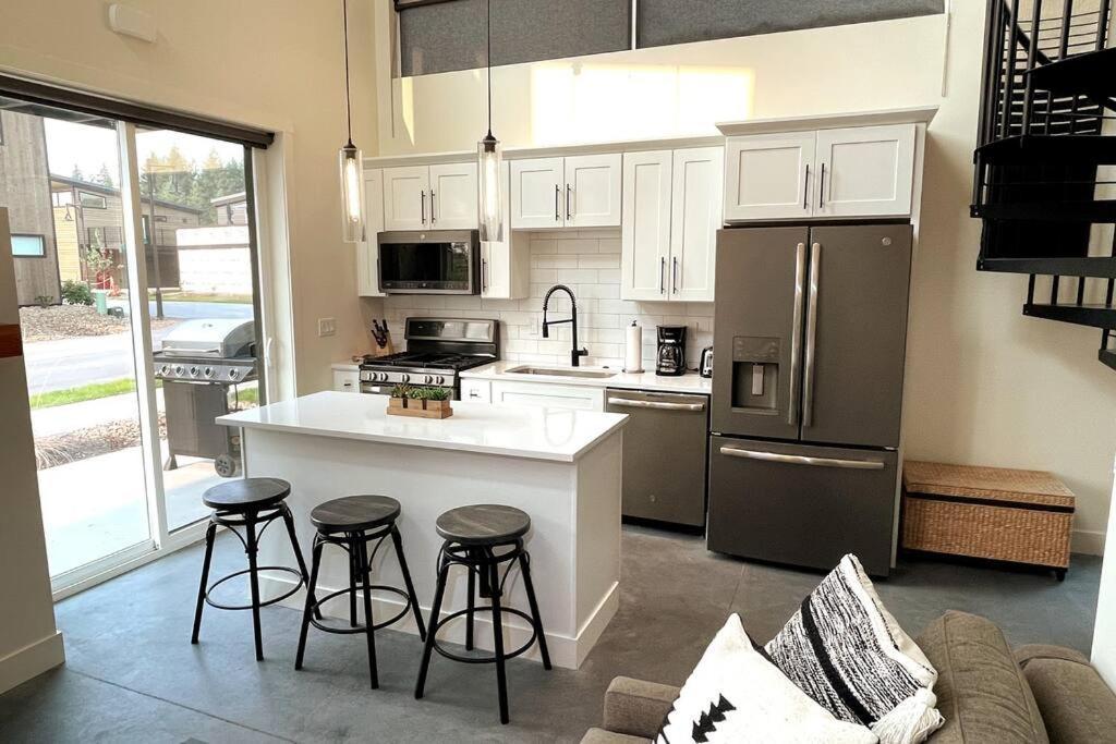 Brand New Upscale Home- Best Location! Whitefish Exterior foto