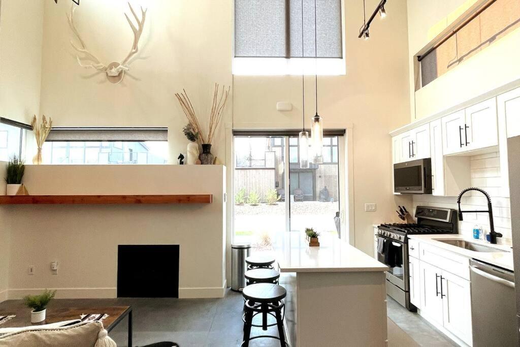 Brand New Upscale Home- Best Location! Whitefish Exterior foto