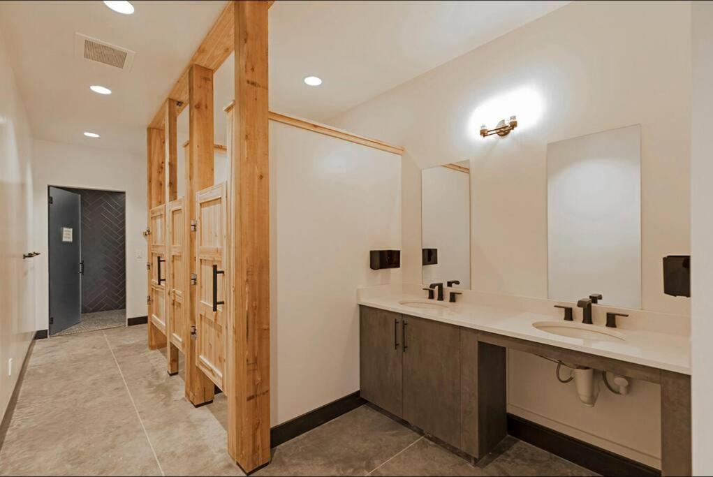 Brand New Upscale Home- Best Location! Whitefish Exterior foto